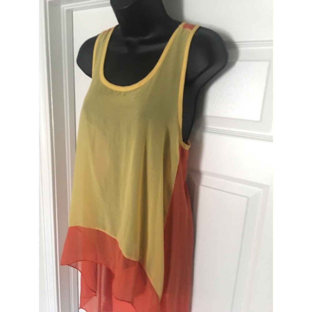 Razor-Back Sheer High-Low Top - Picture 3 of 3